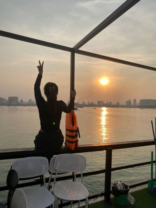 Sunset Cruise: Unlimited Cold Beers, BBQ buffet & Fruit Platter - Is it good value for your Phnom Penh evening?