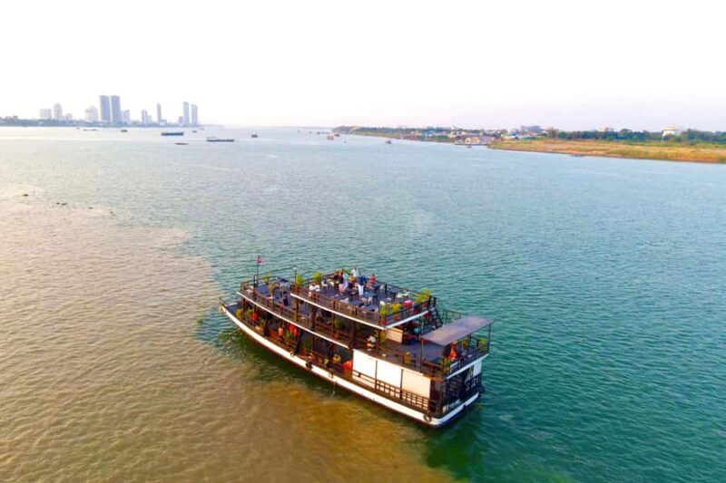 Sunset cruise with unlimited beer, soft drinks & tour guide - Why this cruise is a good value