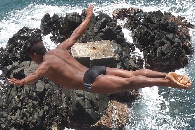 Sunset Dinner and Cliff Divers in Acapulco - Exploring the Details of the Tour