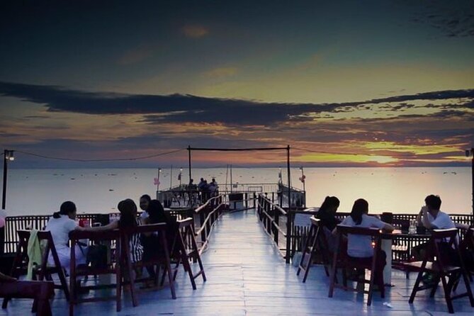 Sunset Dinner and Drinks With a Floating Village Cruise - Tour Highlights