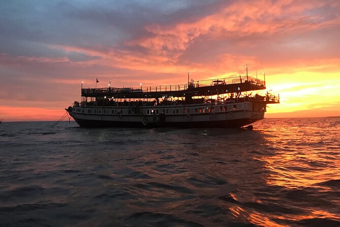 Sunset Dinner and Drinks With a Floating Village Cruise - Mixed Reviews