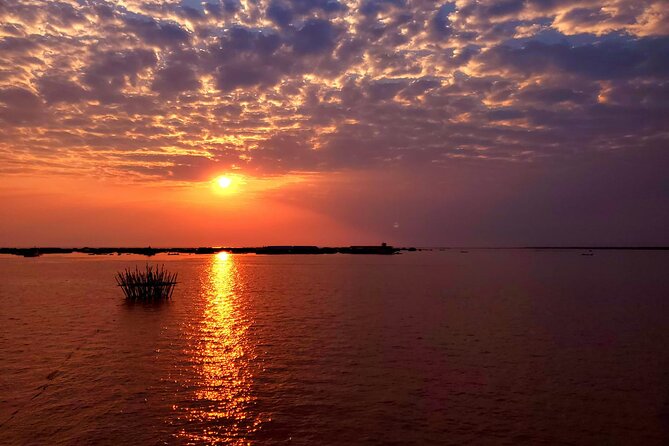 Sunset Dinner and Drinks With a Floating Village Cruise - The Sum Up