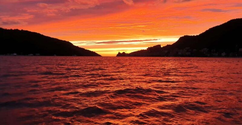 Sunset dinner boat tour in the Gulf of Poets - What We Love About This Experience