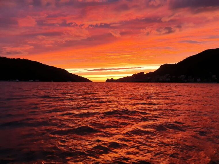 Sunset dinner boat tour in the Gulf of Poets - Who Will Love This Tour?