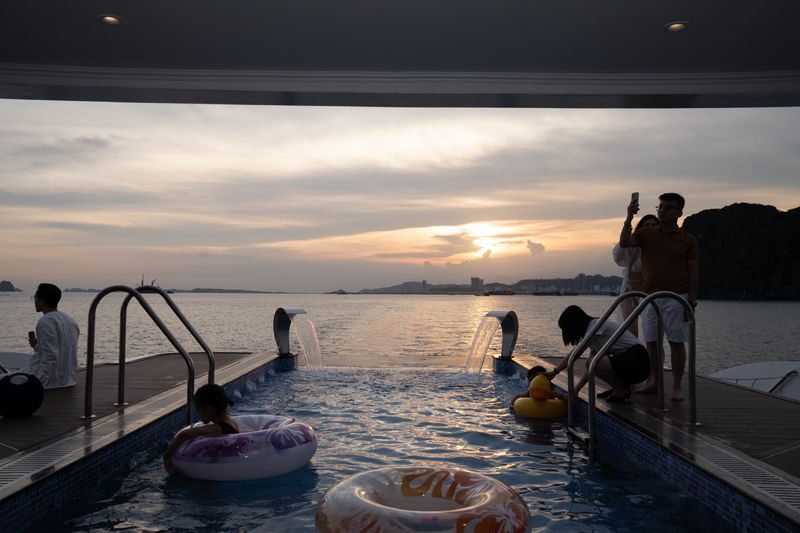 Sunset Dinner Experience of Ha Long Bay by Saquila Yacht - From check-in to the first lights