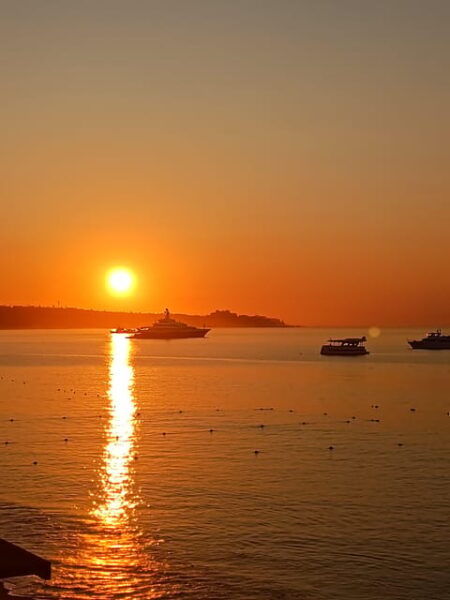 Sunset Dinner Tour - Onboard Dining and Views