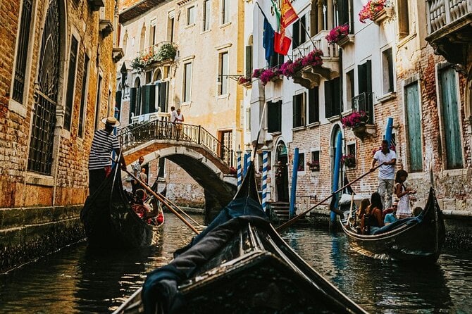 Sunset Gondola in Venice: Shared Gondola Ride - Inclusions