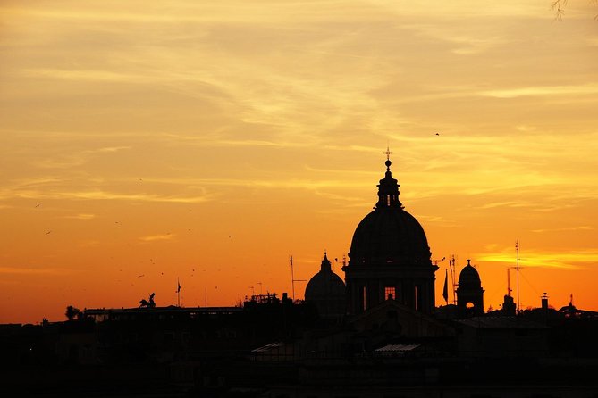 Sunset in Rome Sightseeing and Piazzas With Appetizer - Indulge in Delicious Appetizers With a Sunset Backdrop in Rome