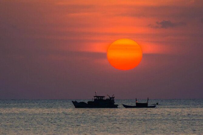 Sunset Moments and Night Squid Catching Journey in Phu Quoc - An Authentic Sunset and Night Fishing Adventure
