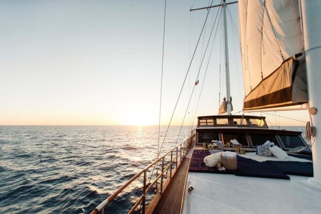 Sunset on a Sailboat + Dinner With Views of the Cabo Arch - Scenic Views and Locations