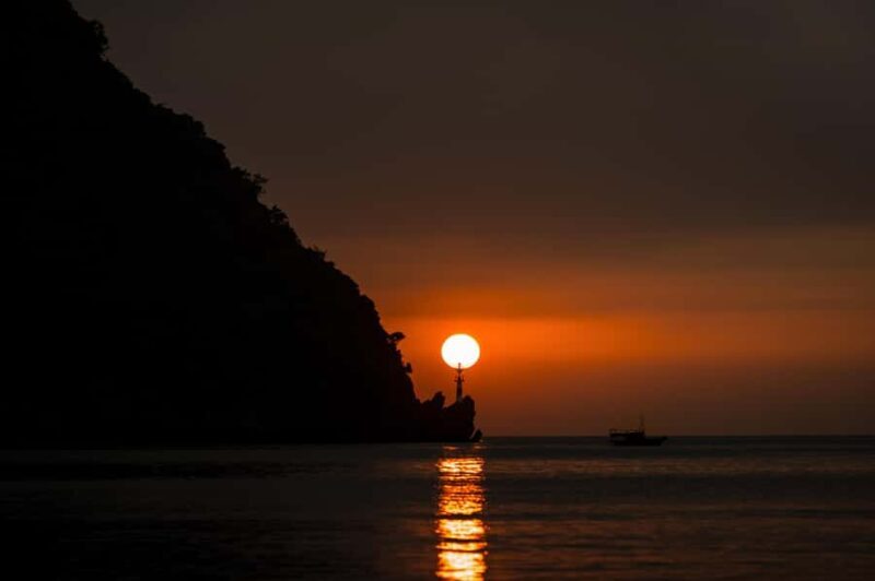Sunset on Lan Ha Bay, a most beautiful Bay of the world - Good To Know