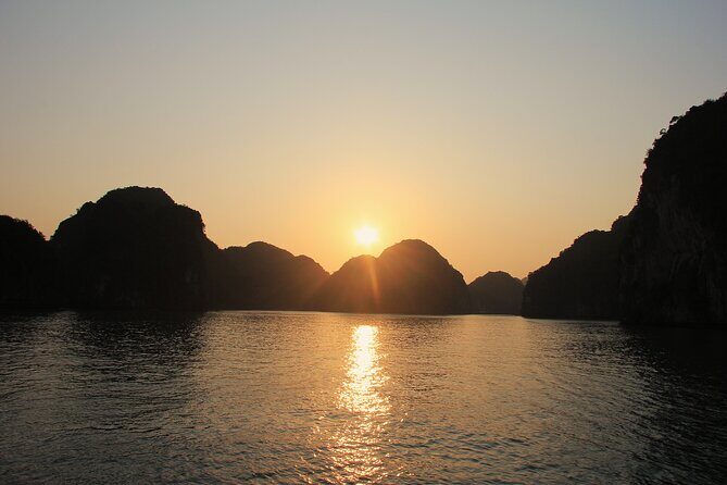 Sunset on Lan Ha Bay one of the most beautiful bay in the world - Good To Know