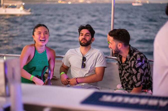 Sunset Party Cruise in Los Cabos Aboard the Pez Gato - Overview and Inclusions