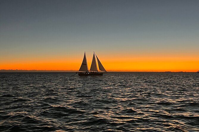 Sunset Powerboat Cruise - What to Expect from the Sunset Powerboat Cruise