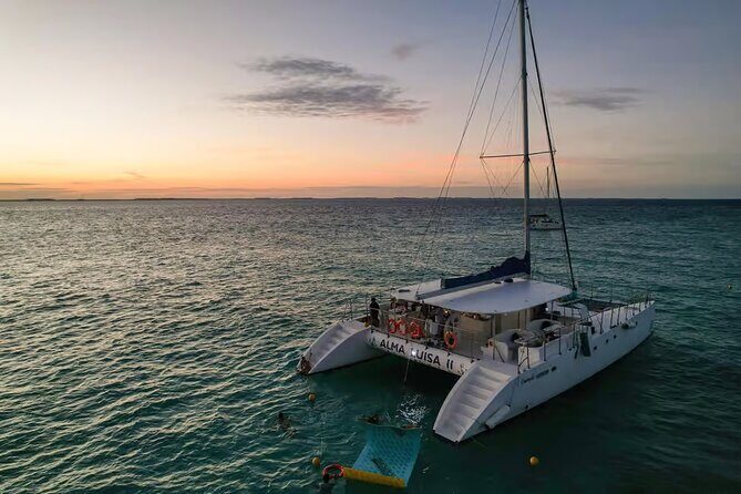 Sunset Sailing Adventure to Isla Mujeres Unlimited + Transfer from Cancún - Introduction
