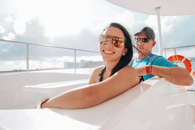 Sunset Sailing Adventure to Isla Mujeres Unlimited + Transfer from Cancún - The Sum Up