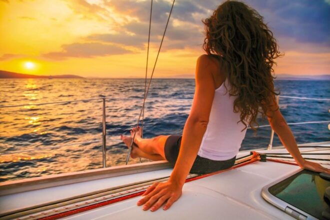Sunset Sailing to Isla Mujeres With Cancún Transfer - Inclusions
