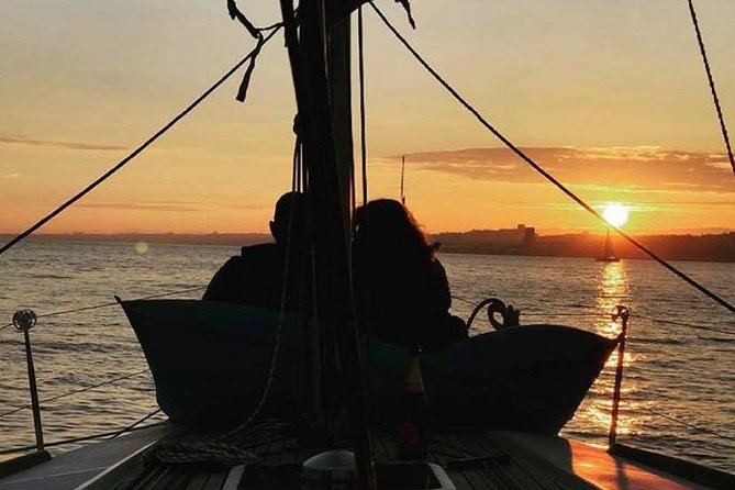Sunset Sailing Tour On The Tagus River - Informative Commentary