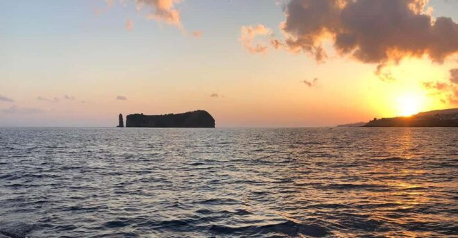Sunset Sailing Tour VFC - Included Amenities