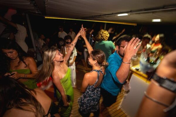 SUNSET SEA TRIP WITH DJ FLO DOSH - Tips for an Enjoyable Trip