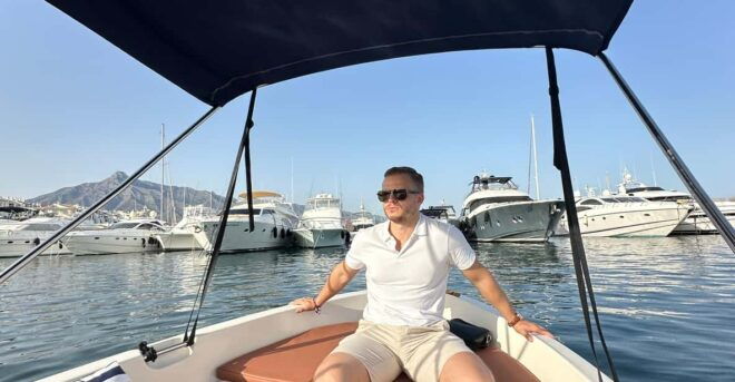 Sunset Tour or Walk Along Puerto Banús Beach, Marbella - Boat Experience