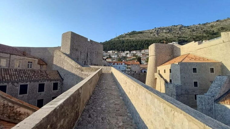 Sunset Wall Walk: 75-Minute Guided Tour & Free Exploration - Why This Tour Offers Great Value