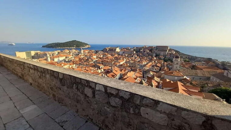 Sunset Wall Walk: 75-Minute Guided Tour & Free Exploration - Who Should Book This?