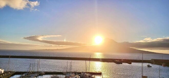 Sunset Yacht Tour With Food and Wine Tasting. - Food and Wine Tasting