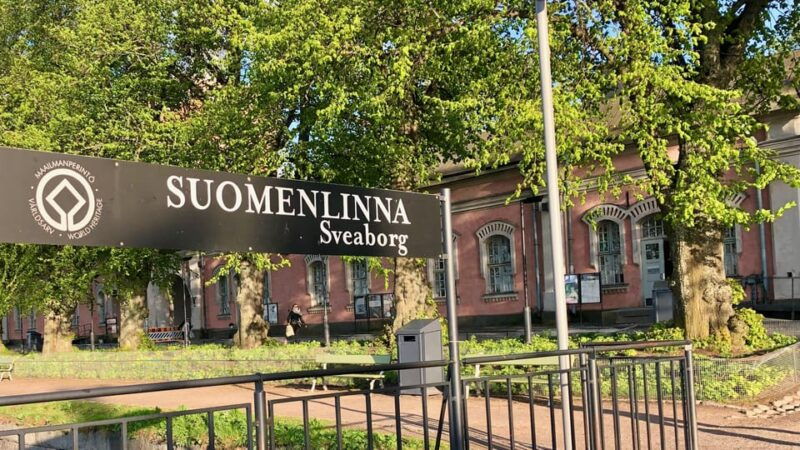 Suomenlinna tour in French with Doro - FAQs