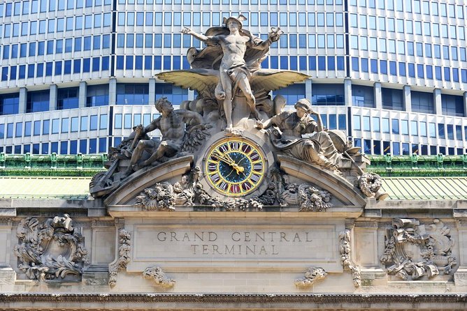 Superheroes in New York Walking Tour - Highlights: Green Goblins Apartment, Daily News Building