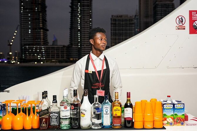 Superyacht Experience in Dubai With Dinner and Live Music - High-quality Images and Breathtaking Views