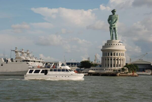 SURABAYA CITY: EXCURSIONS WITH PRIVATE CAR DRIVER HIRE - Booking Information