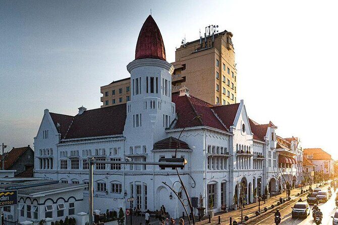 Surabaya City Tour Old Town Jeep Ride and Iconic Sites - The Experience & Practical Details