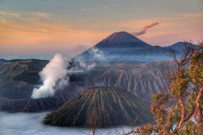 Surabaya: Mount Bromo Sunrise 1-Day Group Tour - Sunrise Viewing Experience