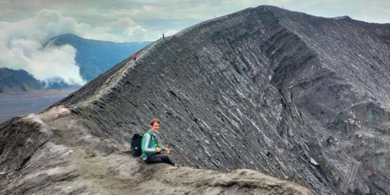 Surabaya: Mount Bromo Sunrise 1-Day Sharing Group Tour - Transportation and Group Size