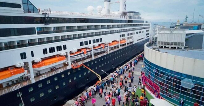 Surabaya Port: Personalized City Tour With Expert Guide - Surabayas Intriguing Tales