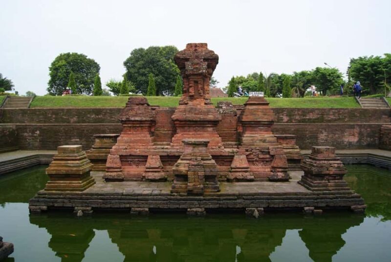 SURABAYA SHORE TOURS : TROWULAN AND SURABAYA SIGHT SEEING - Authentic Insights from Past Travelers