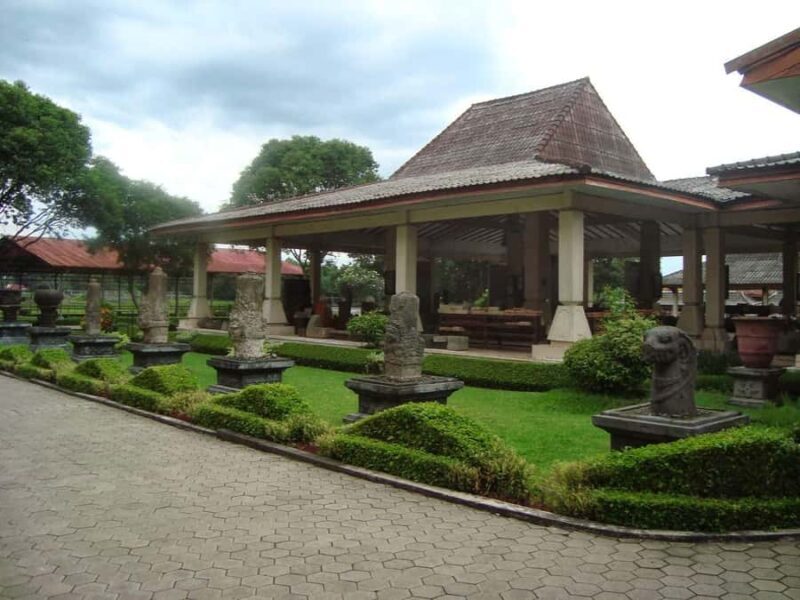 SURABAYA SHORE TOURS : TROWULAN AND SURABAYA SIGHT SEEING - FAQs