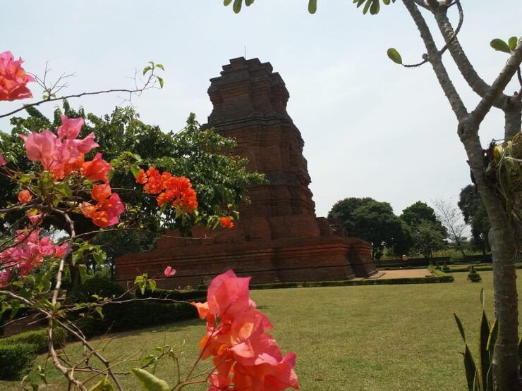 Surabaya Trowulan Historical Temple Tours From Surabaya Port - Key Points