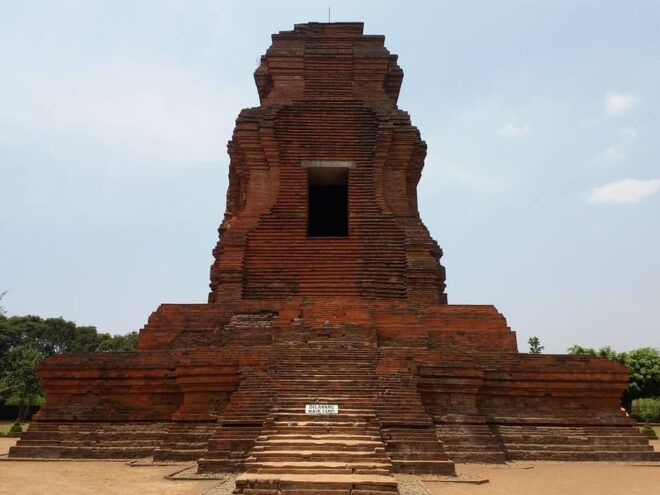 Surabaya Trowulan Historical Temple Tours From Surabaya Port - Inclusions and Amenities