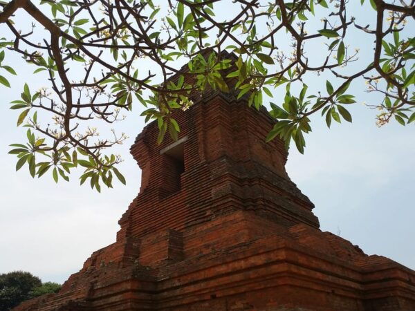 Surabaya Trowulan Historical Temple Tours From Surabaya Port - Questions You May Have