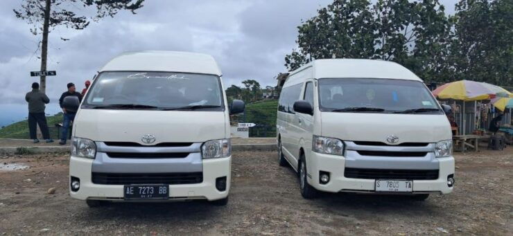 Surabaya:Private Car Charter With Professional Driver by Van - Good To Know