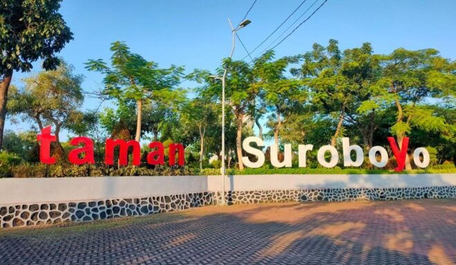 Surabaya:Private Car Charter With Professional Driver by Van - Reservation Information