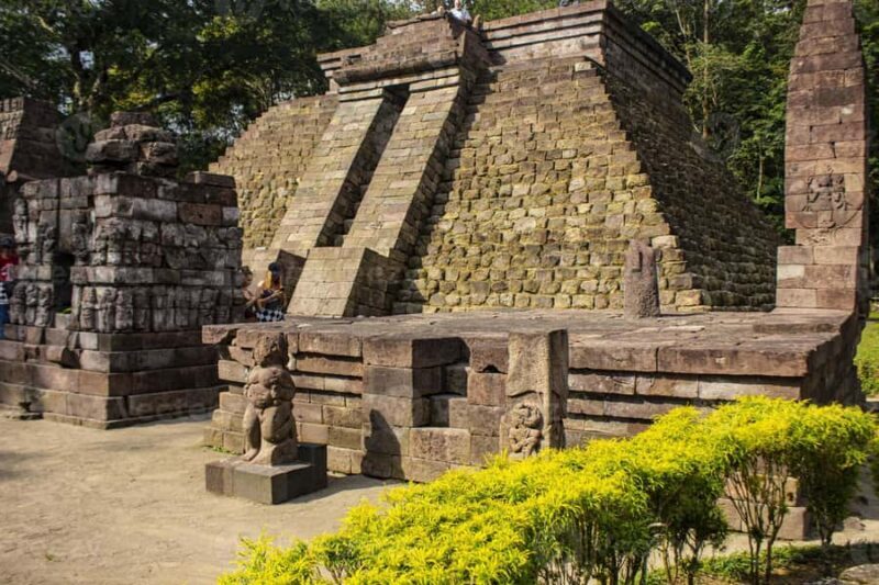 SURAKARTA (SOLO CITY) : CUSTOMIZED TOURS WITH CAR DRIVER - An in-depth look at your Surakarta adventure