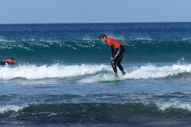 Surf Class in Famara 9:15-12:00 or 11:45-14:30 (2h Class) - Inclusions