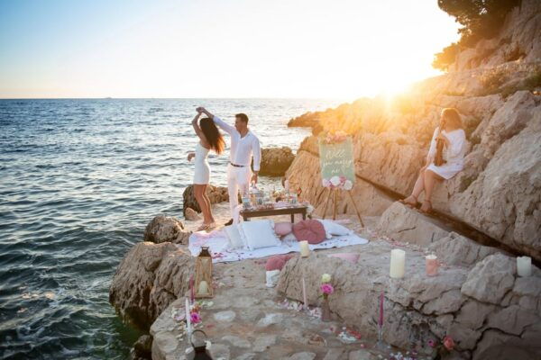 Surprise Proposal - Engagement Photo Session - Expert Local Guidance