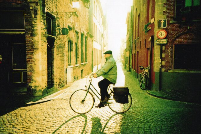 Surprise Walk of Bruges With a Local - Common Questions