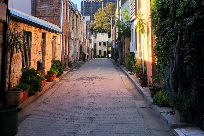 Surry Hills & Darlinghurst History Tour — Gangsters, Girls & Grog - Location and Atmosphere on Stanley Street