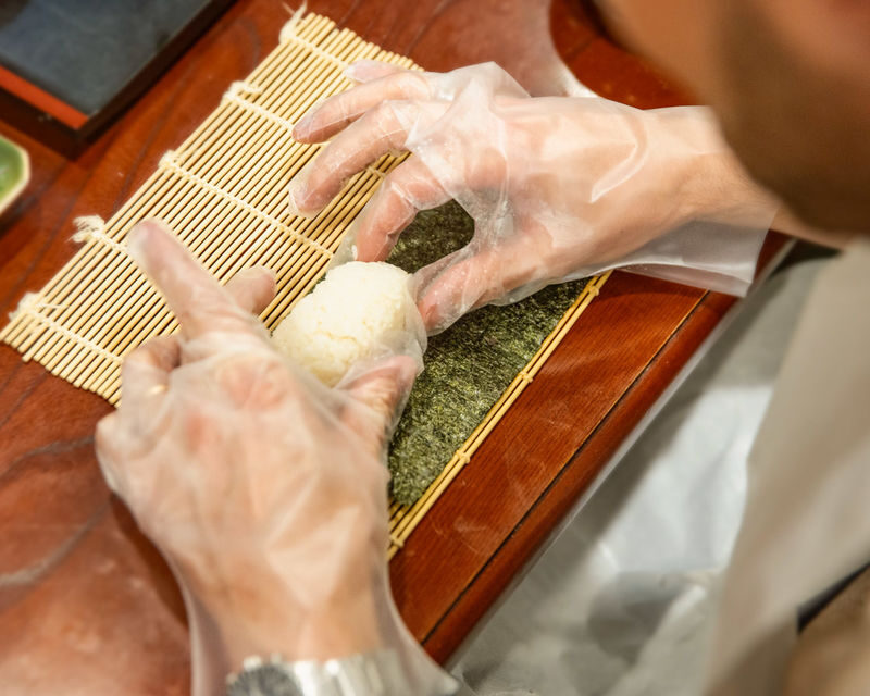 Sushi making class at a century-old sushi restaurant in Tokyo - Choosing the right language option