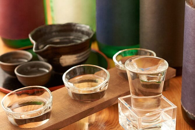 Sushi Nigiri Experience Japanese Sake Drinking Set in Tokyo - Sushi Making Class and Tips